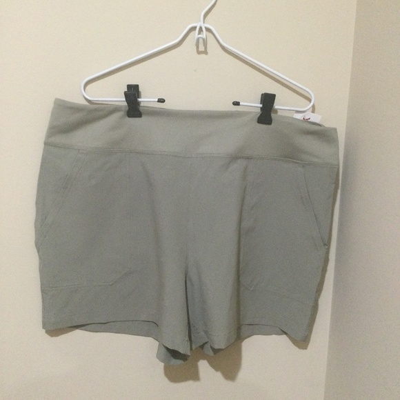Patagonia Pull on Shorts with a comfy waistband. Light Olive. XL - Picture 1 of 2
